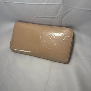 Louis Vuitton Zippy Vernis Wallet with free COA